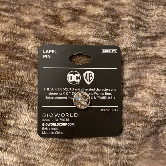 ❣️DC Comics‎ The Suicide Squad Logo Enamel Pin - BoxLunch Exclusive❣️ - Picture 4 of 4
